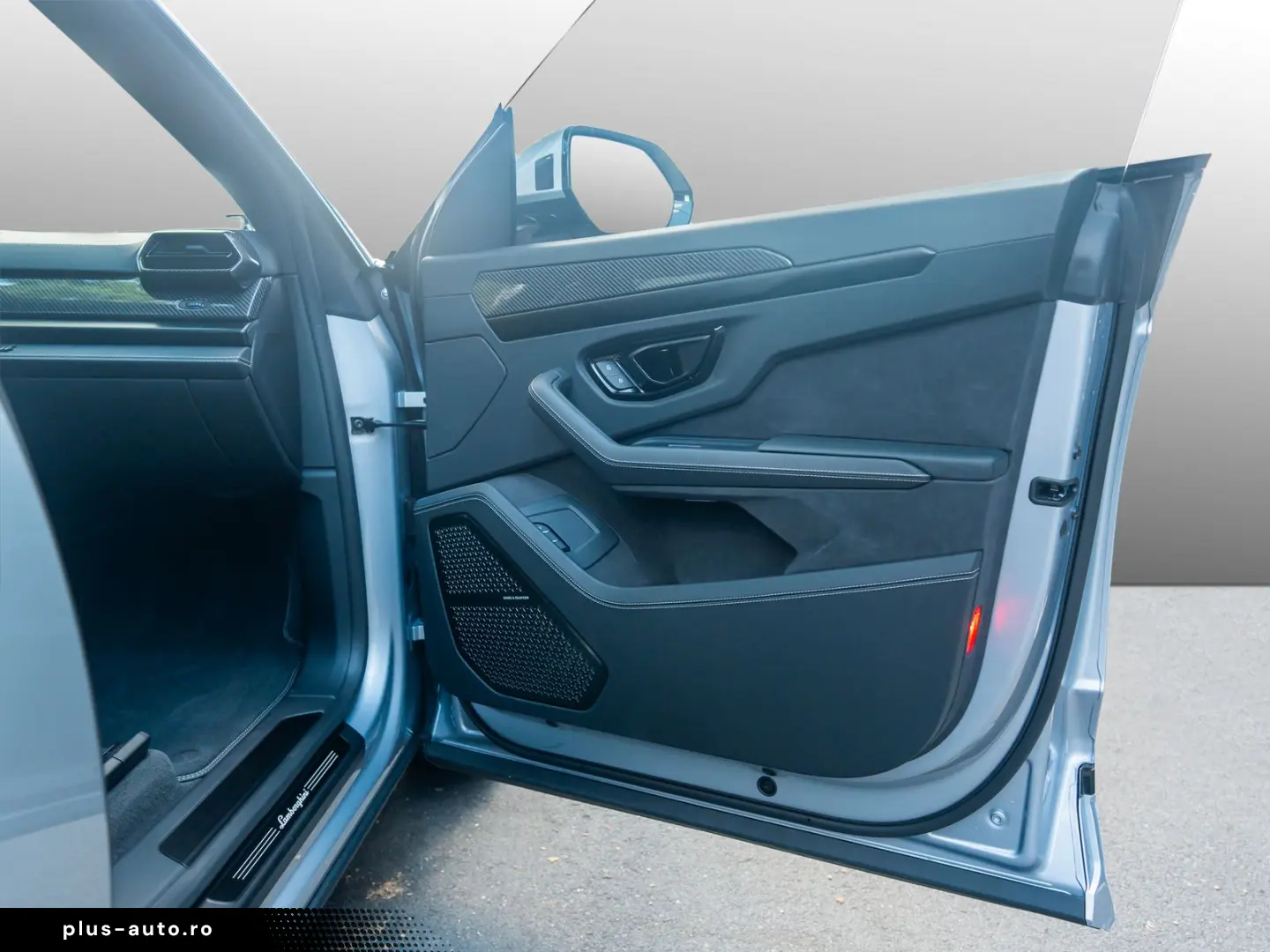 LAMBORGHINI Urus SE  B&O  Dark Package  MY25