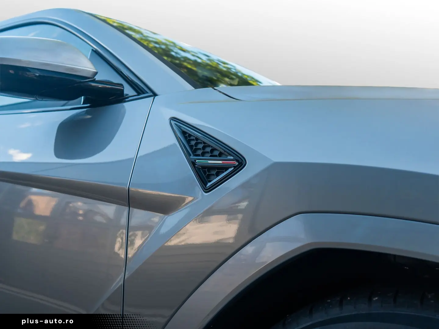 LAMBORGHINI Urus SE  B&O  Dark Package  MY25