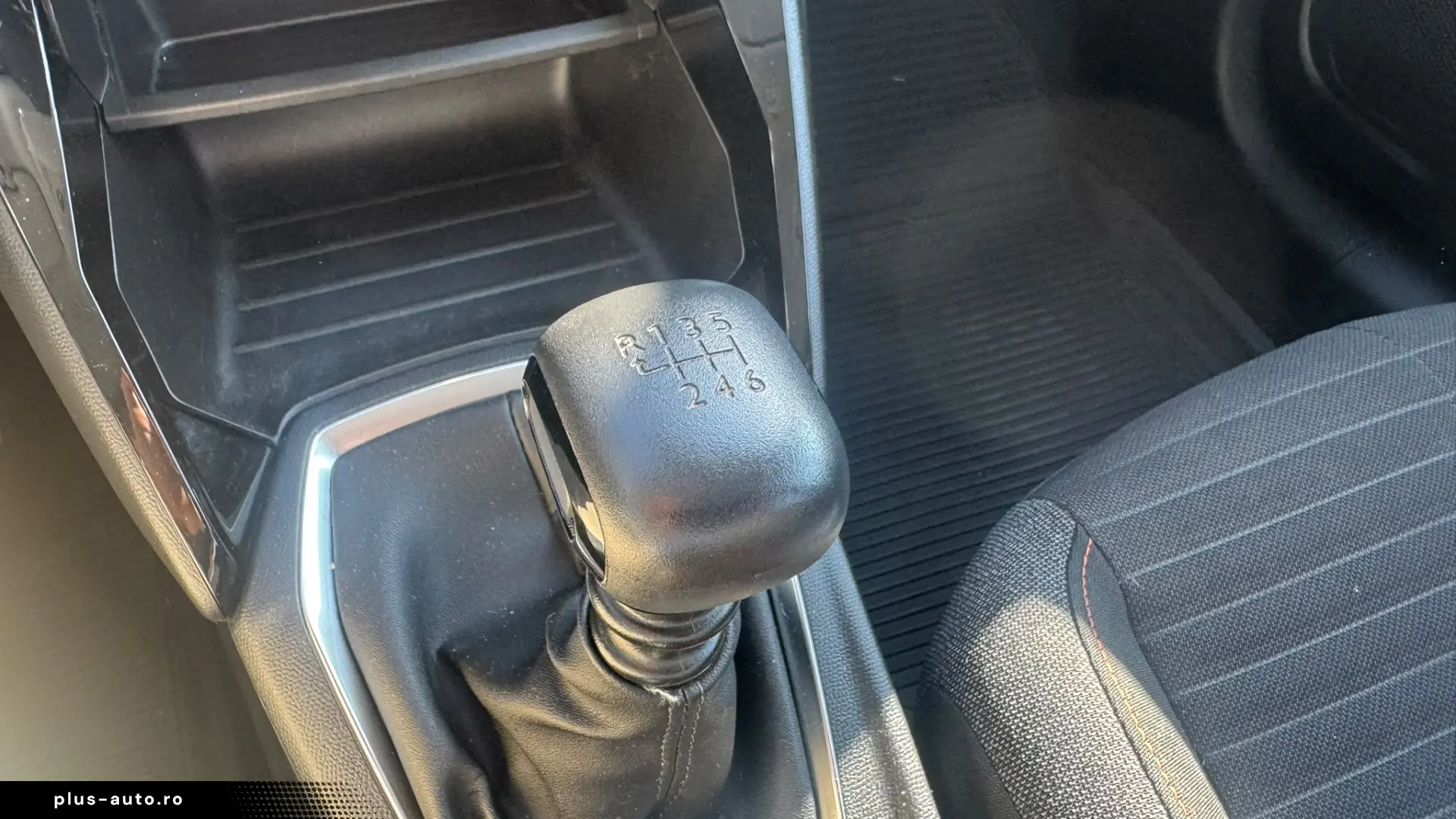 PEUGEOT 208 STYLE