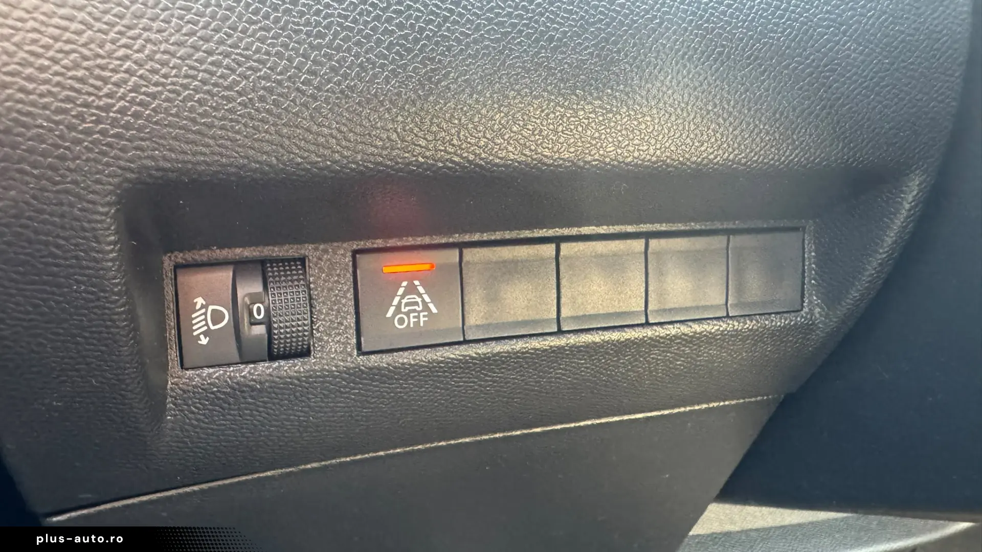 PEUGEOT 208 STYLE