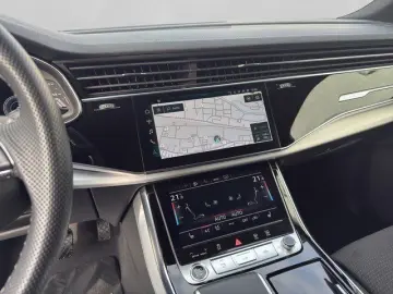 AUDI Q7 55 TFSI e quattro S line LED 306  AHK SOUND P