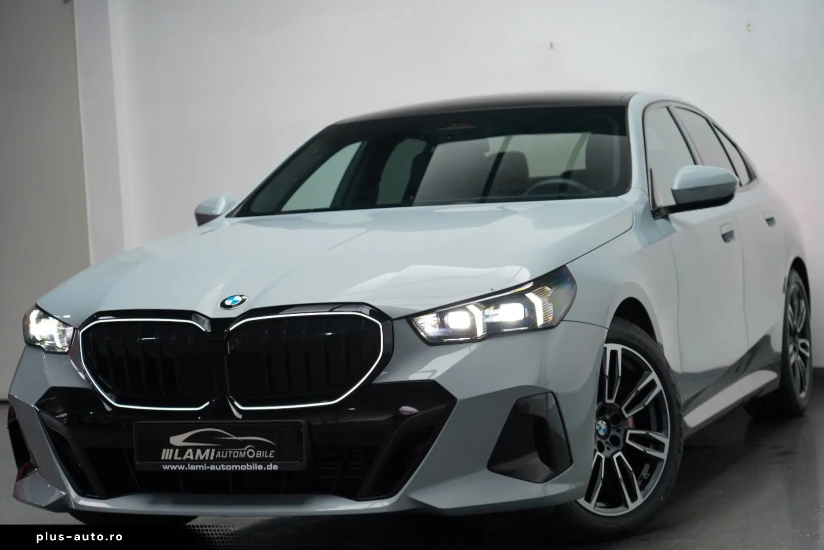 BMW 520d M Sport PRO PANO ICONIC 360 HUD H&K KEY