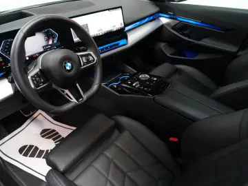 BMW 520d M Sport PRO PANO ICONIC 360 HUD H&K KEY