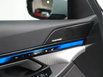 BMW 520d M Sport PRO PANO ICONIC 360 HUD H&K KEY