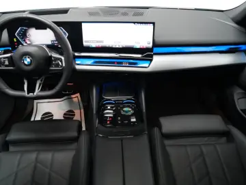 BMW 520d M Sport PRO PANO ICONIC 360 HUD H&K KEY