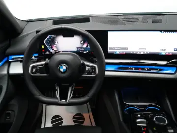 BMW 520d M Sport PRO PANO ICONIC 360 HUD H&K KEY