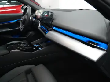 BMW 520d M Sport PRO PANO ICONIC 360 HUD H&K KEY