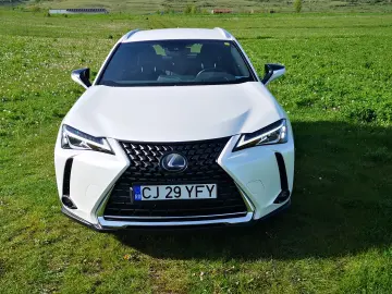 Lexus UX250h