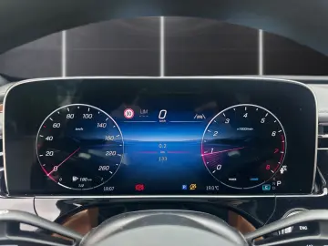 Mercedes-Benz E200 AMG Line Premium Plus