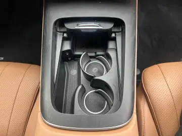 Mercedes-Benz E200 AMG Line Premium Plus