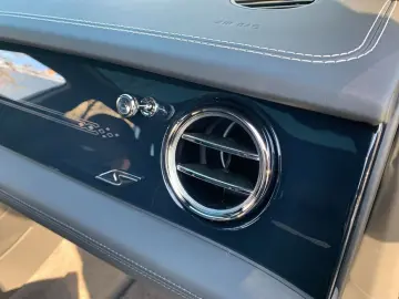 BENTLEY New Bentayga V8 S