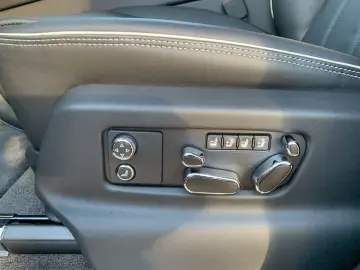 BENTLEY New Bentayga V8 S