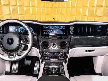 Rolls-Royce Cullinan Black Bagde_NOVITEC