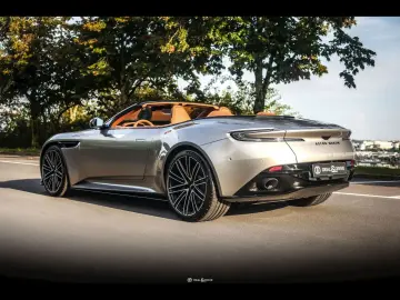 ASTON MARTIN DB12 VOLANTE SPIRIT SILVER PPF BLACK PA…