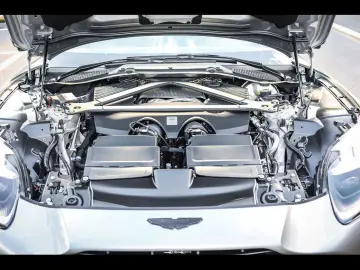 ASTON MARTIN DB12 VOLANTE SPIRIT SILVER PPF BLACK PA…
