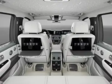 Rolls-Royce Cullinan Silver Badge_MY2026