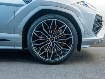 LAMBORGHINI Urus SE  B&O  Dark Package  MY25