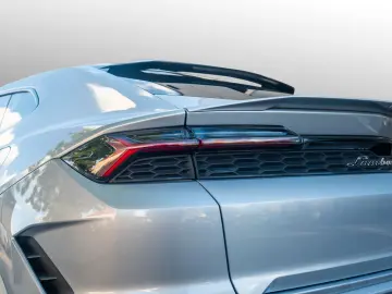 LAMBORGHINI Urus SE  B&O  Dark Package  MY25