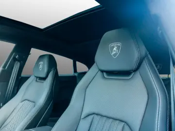 LAMBORGHINI Urus SE  B&O  Dark Package  MY25