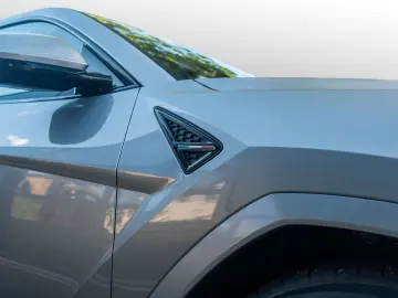 LAMBORGHINI Urus SE  B&O  Dark Package  MY25