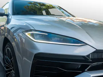 LAMBORGHINI Urus SE  B&O  Dark Package  MY25