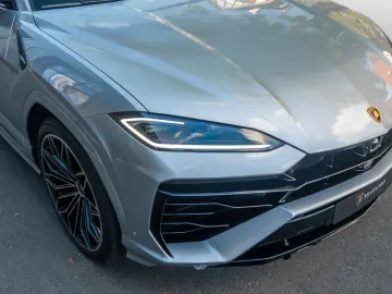 LAMBORGHINI Urus SE  B&O  Dark Package  MY25