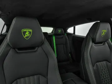 LAMBORGHINI Urus SE