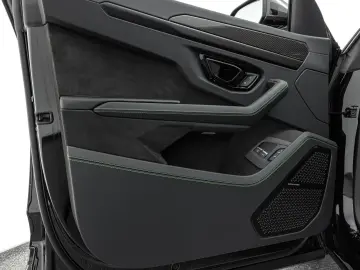 LAMBORGHINI Urus SE