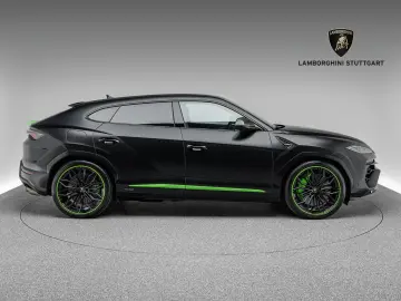 LAMBORGHINI Urus SE