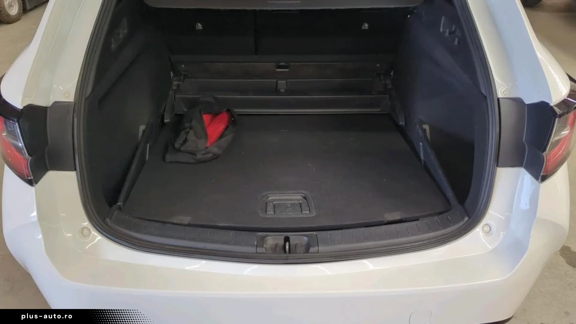 Toyota Corolla 1.8 HSD Business
