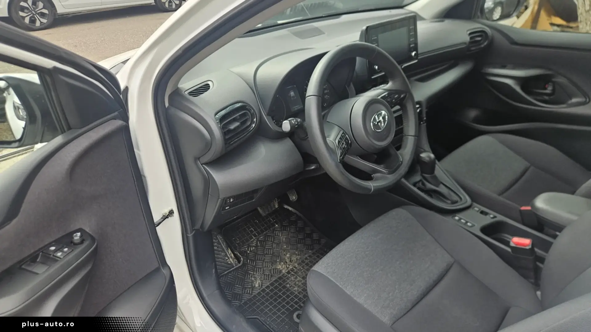 Toyota Yaris 1.5 VVT-i HSD Active