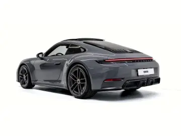 PORSCHE 992 Carrera 4 GTS