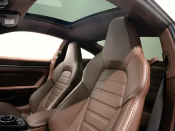 PORSCHE 992 Carrera 4 GTS