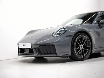 PORSCHE 992 Carrera 4 GTS