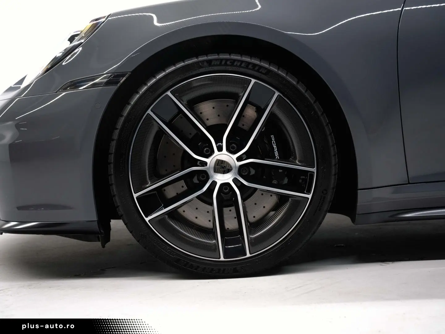PORSCHE 992 Carrera 4 GTS