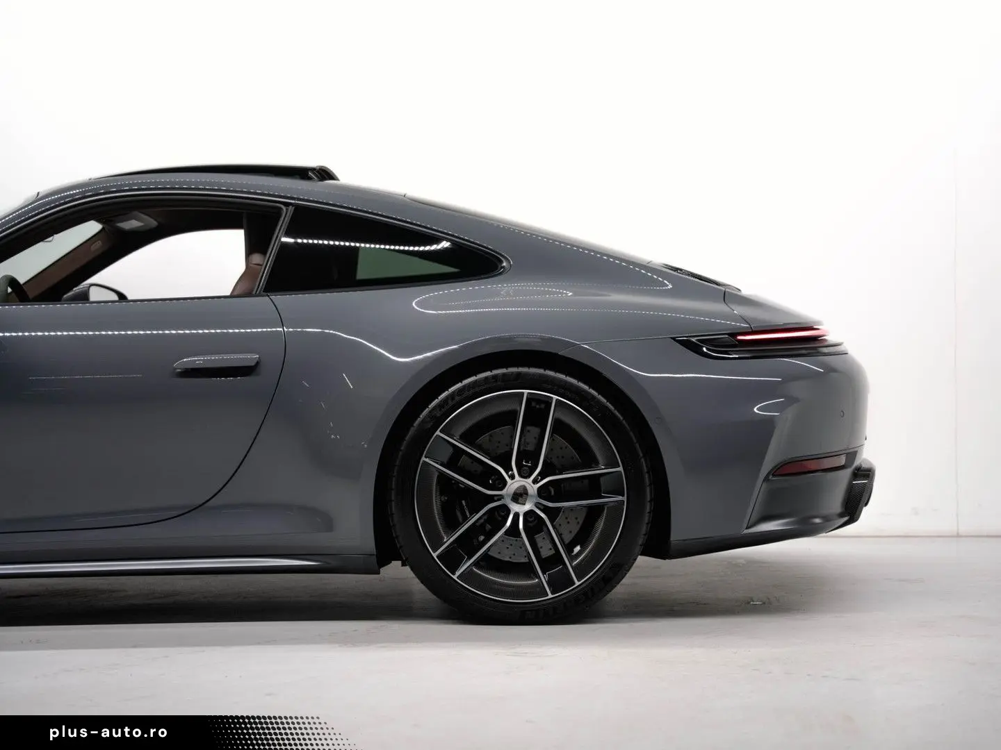PORSCHE 992 Carrera 4 GTS