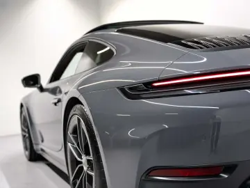 PORSCHE 992 Carrera 4 GTS