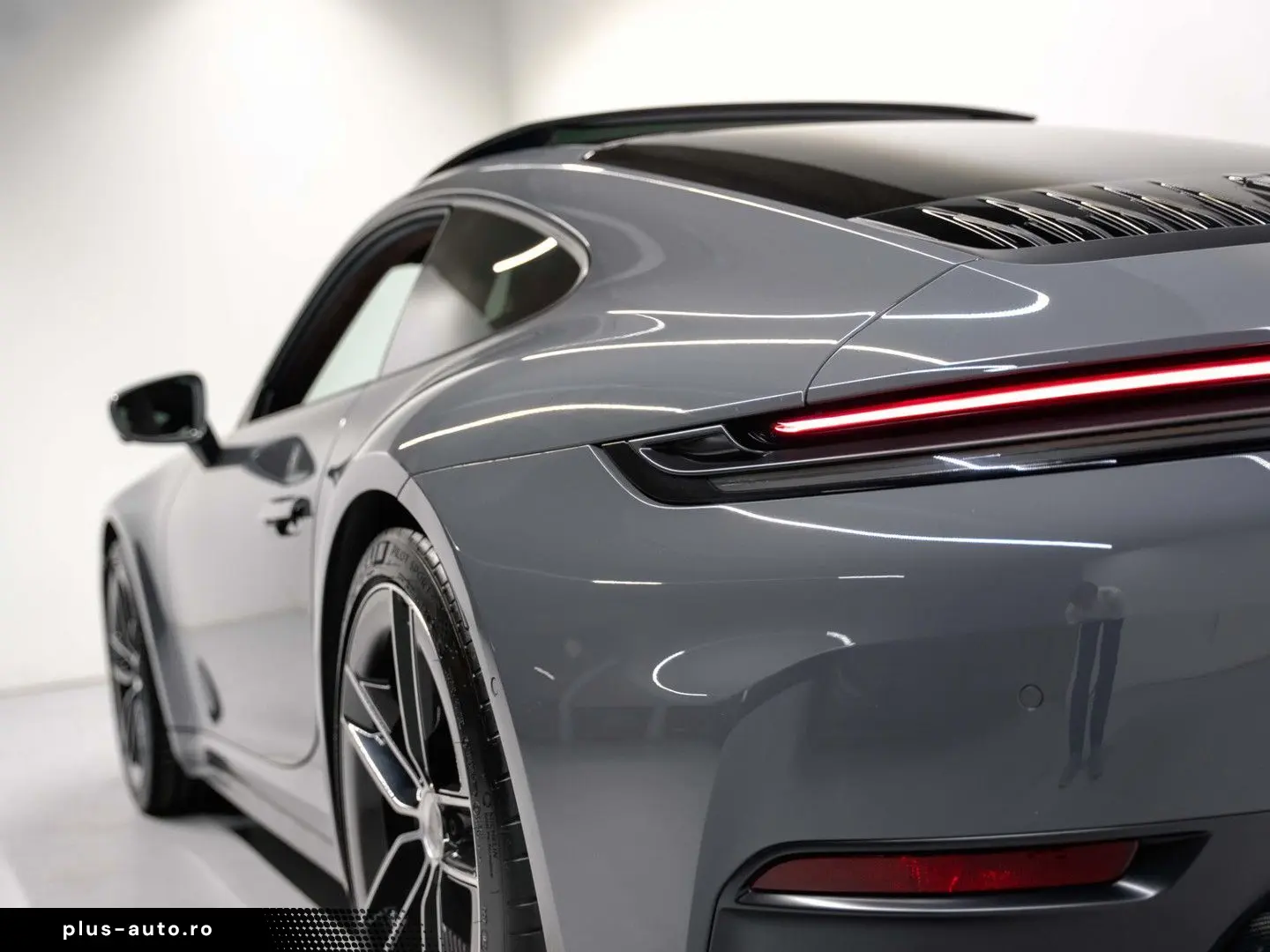 PORSCHE 992 Carrera 4 GTS