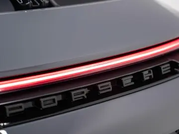 PORSCHE 992 Carrera 4 GTS