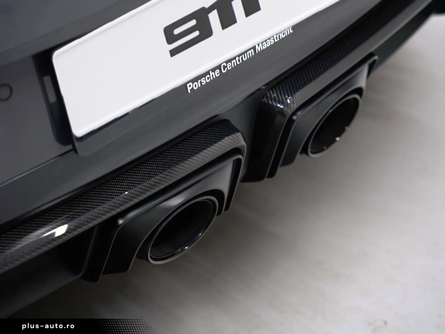 PORSCHE 992 Carrera 4 GTS