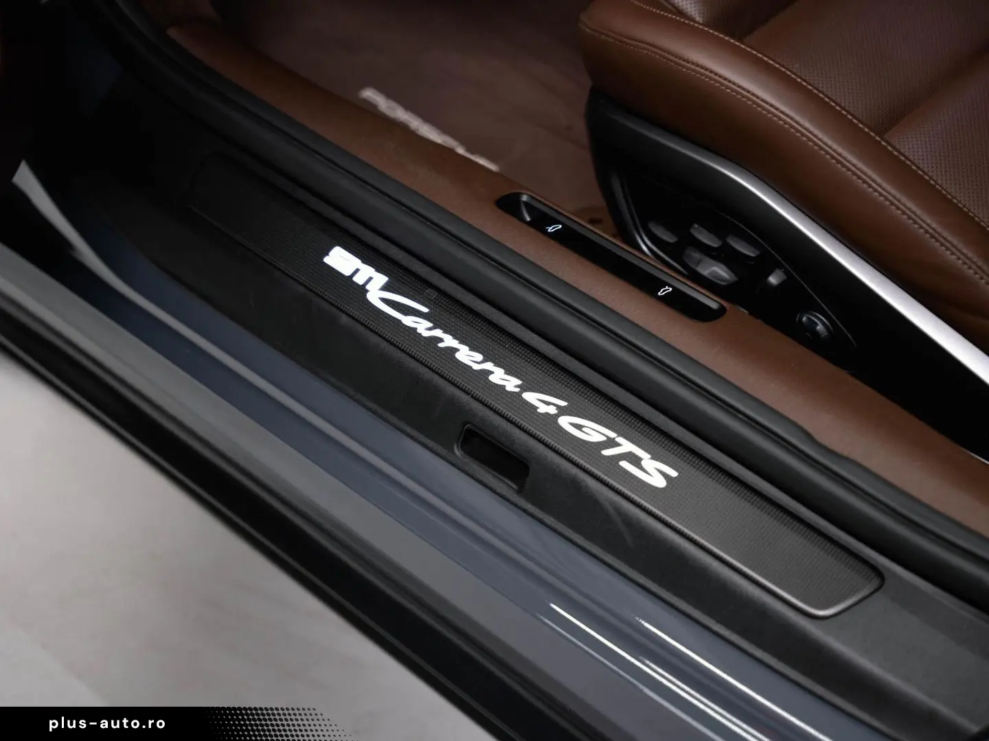 PORSCHE 992 Carrera 4 GTS