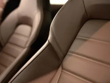 PORSCHE 992 Carrera 4 GTS