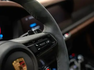 PORSCHE 992 Carrera 4 GTS