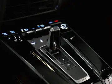 PORSCHE 992 Carrera 4 GTS