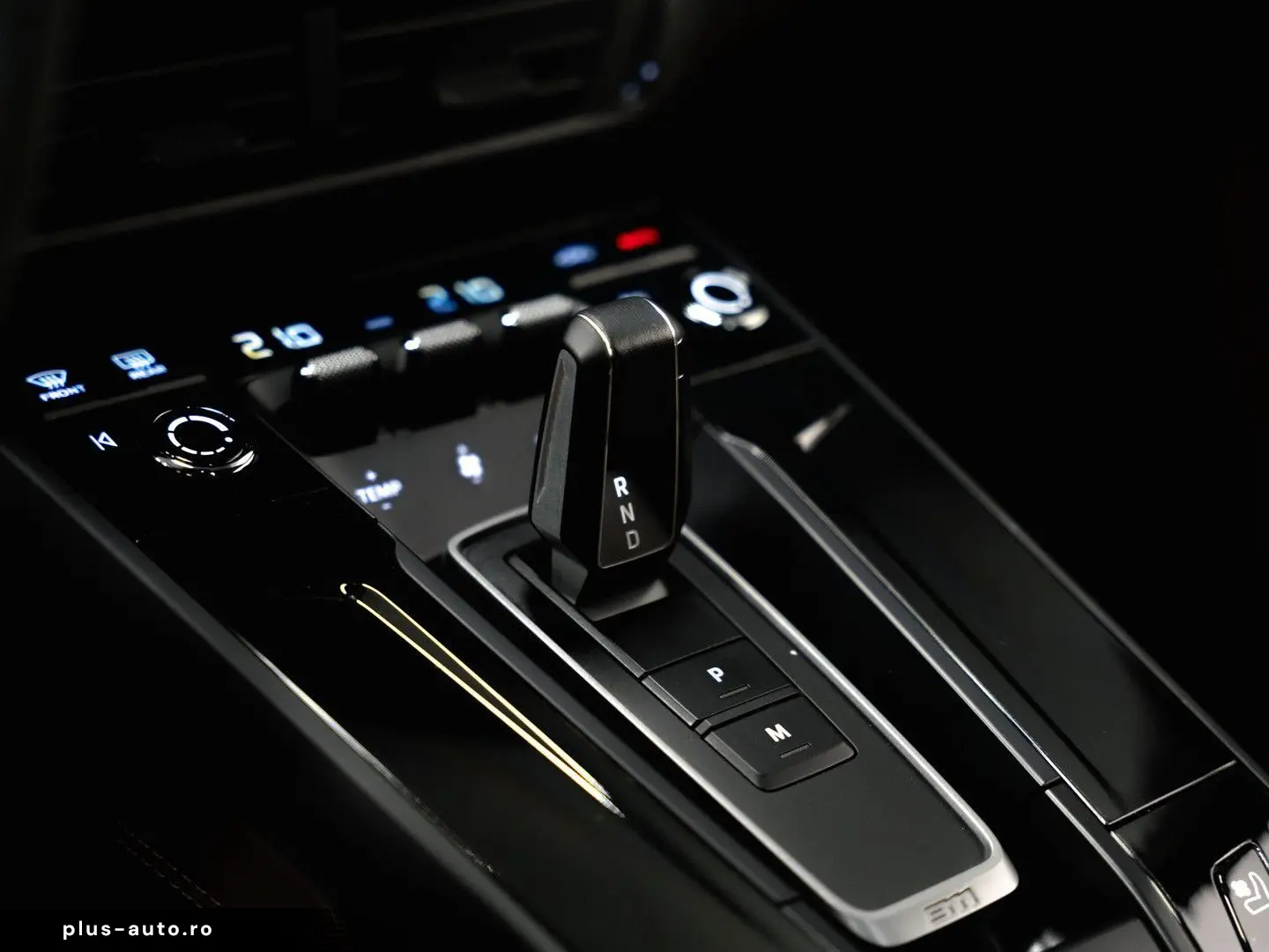 PORSCHE 992 Carrera 4 GTS