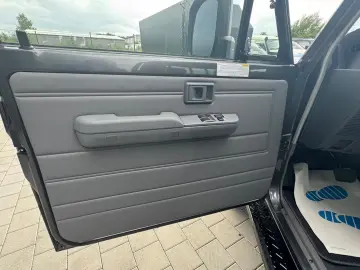 Toyota Land Cruiser GRJ79 Single Cab AUT.