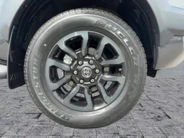 Toyota Hilux Invincible 4x4 SHZ GRA LED Klima