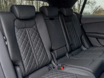 Audi Q8 60 TFSIe S line   489 CP • PANO • B&O