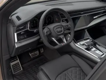 Audi Q8 60 TFSIe S line   489 CP • PANO • B&O