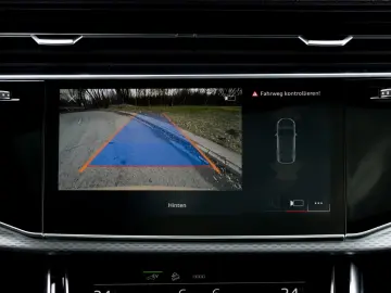 Audi Q8 60 TFSIe S line   489 CP • PANO • B&O